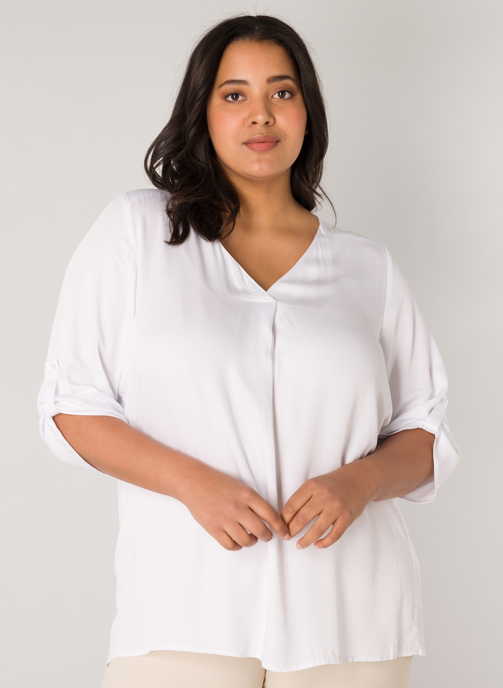 Base Level Curvy Shirtbluse »Yanina«, mit V-Ausschnitt Base Level Curvy Shirtbluse »Yanina«, mit V-Ausschnitt von Base Level Curvy