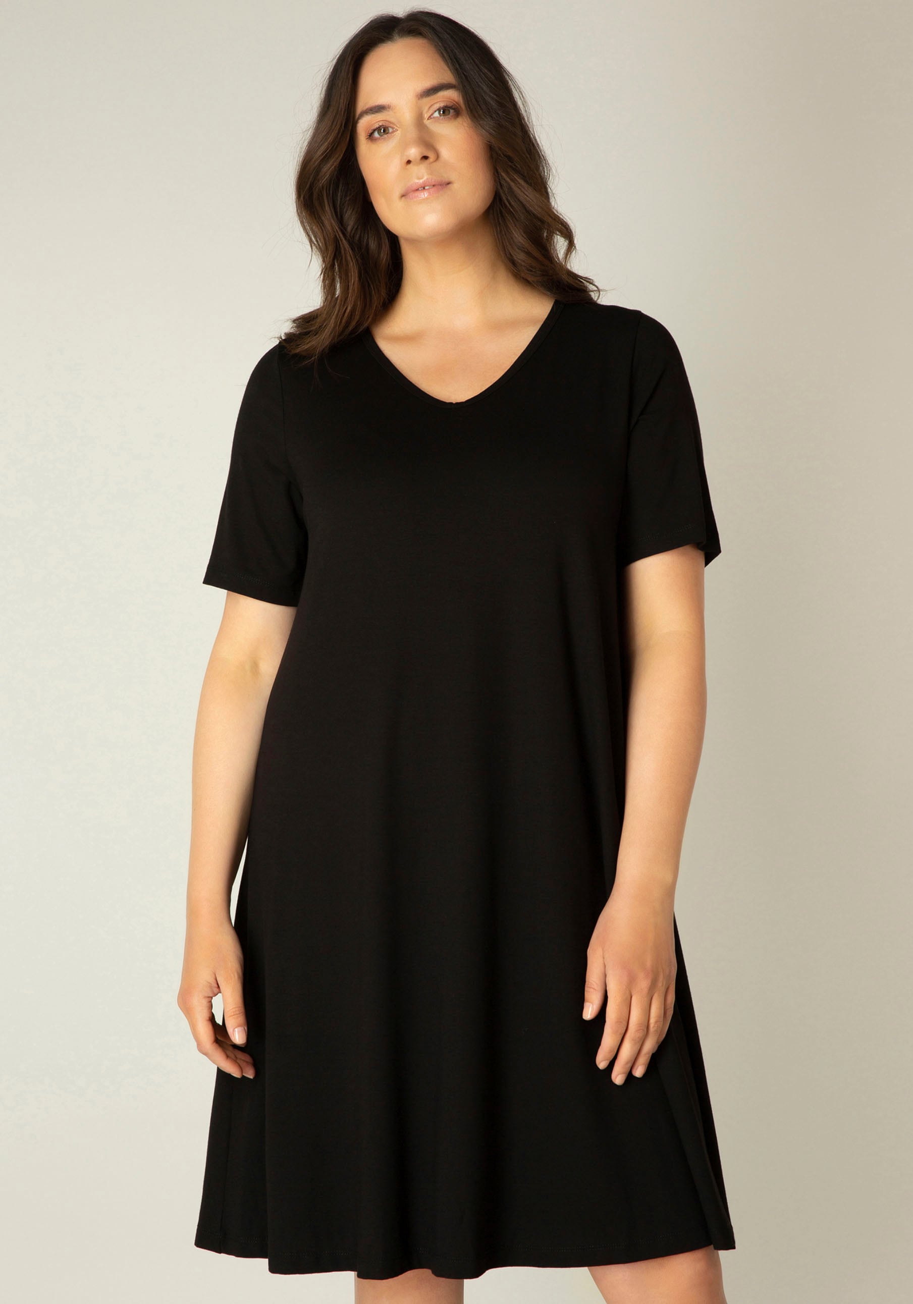 Base Level Curvy Shirtkleid »Abernathy«, In leicht ausgestellter Form Base Level Curvy Shirtkleid »Abernathy«, In leicht ausgestellter Form von Base Level Curvy