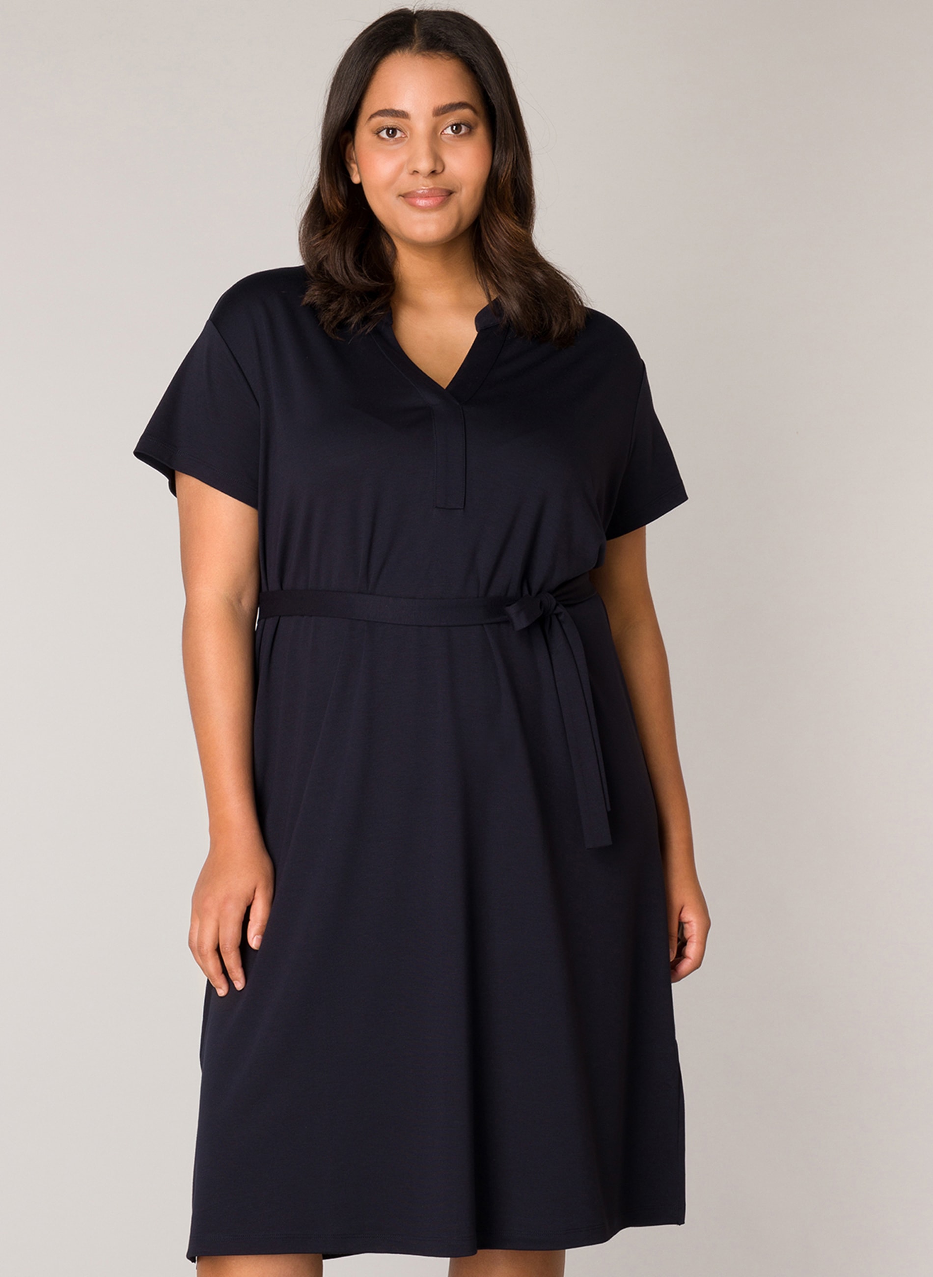 Base Level Curvy Sommerkleid, mit Bindegürtel Base Level Curvy Sommerkleid, mit Bindegürtel von Base Level Curvy
