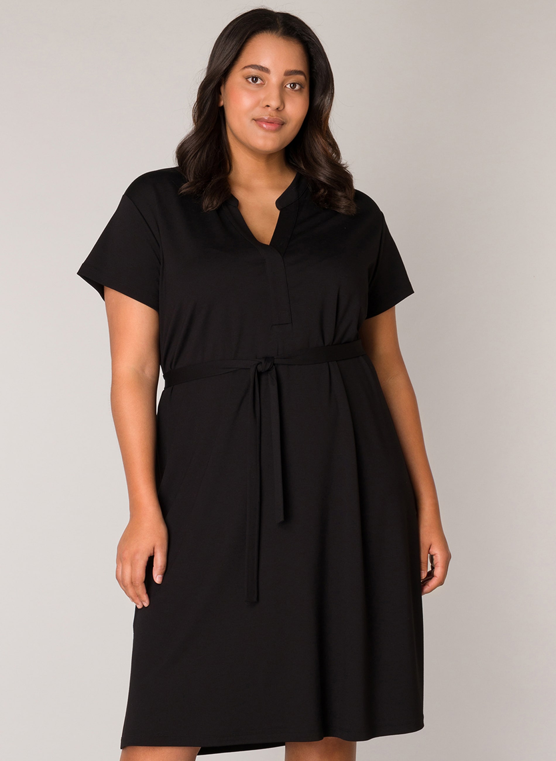 Base Level Curvy Sommerkleid, mit Bindegürtel Base Level Curvy Sommerkleid, mit Bindegürtel von Base Level Curvy