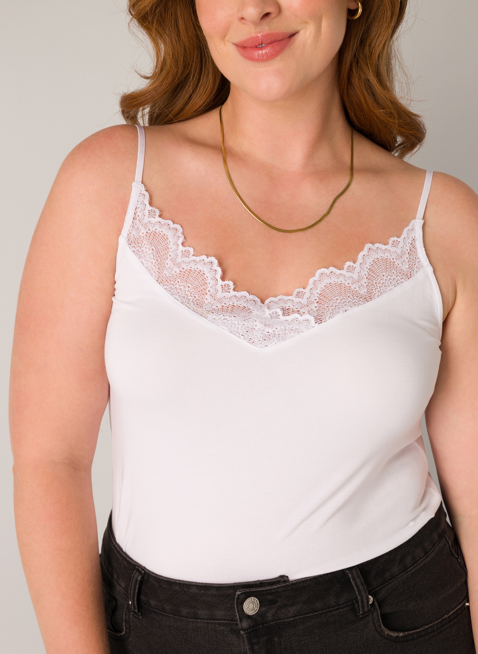 Base Level Curvy Spitzentop, mit Spaghetti-Trägern Base Level Curvy Spitzentop, mit Spaghetti-Trägern von Base Level Curvy