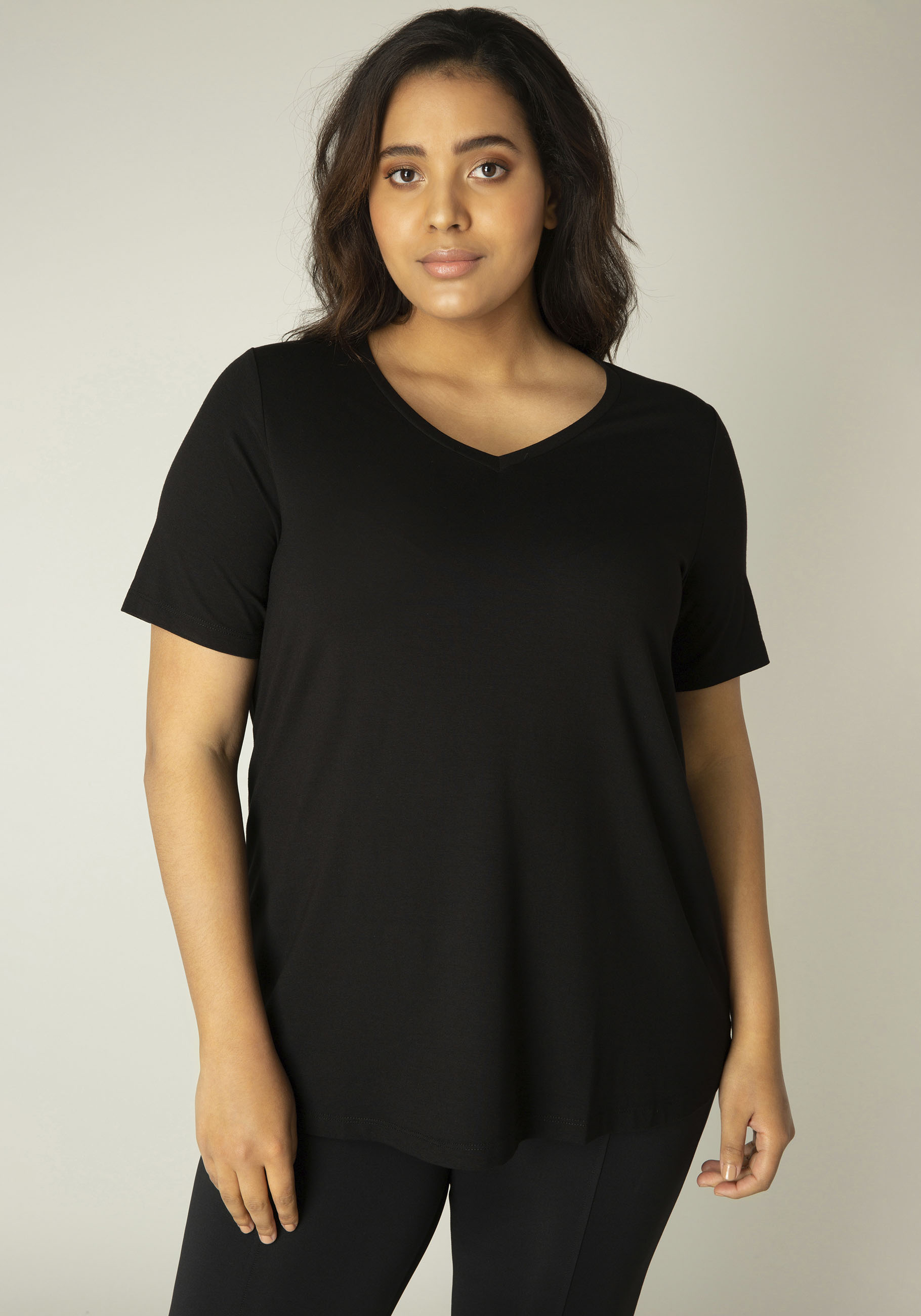 Base Level Curvy T-Shirt »Alba«, Weich fliessende, formstabile Qualität Base Level Curvy T-Shirt »Alba«, Weich fliessende, formstabile Qualität von Base Level Curvy