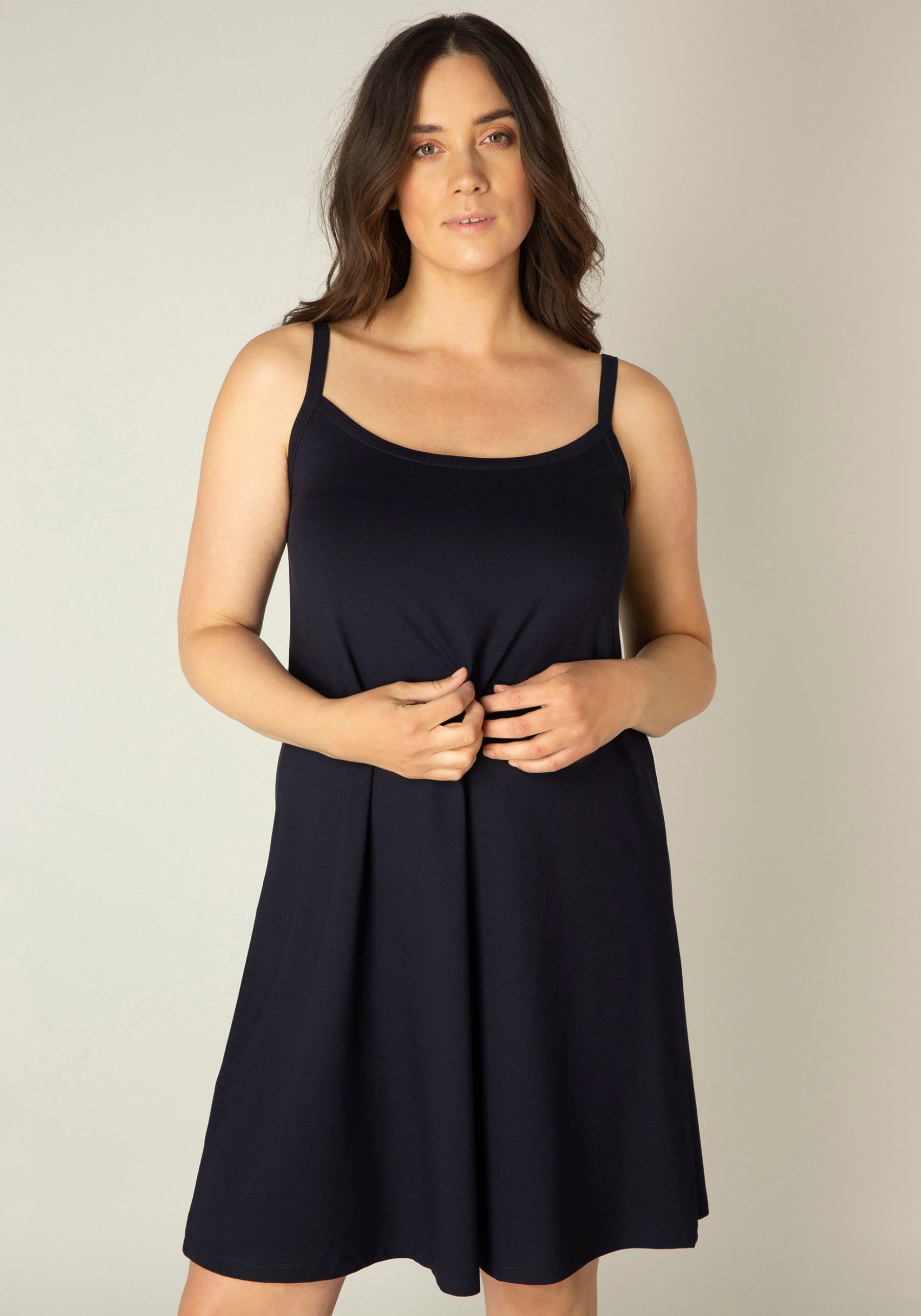 Base Level Curvy Trägerkleid »Alissa«, Verstellbare Träger Base Level Curvy Trägerkleid »Alissa«, Verstellbare Träger von Base Level Curvy