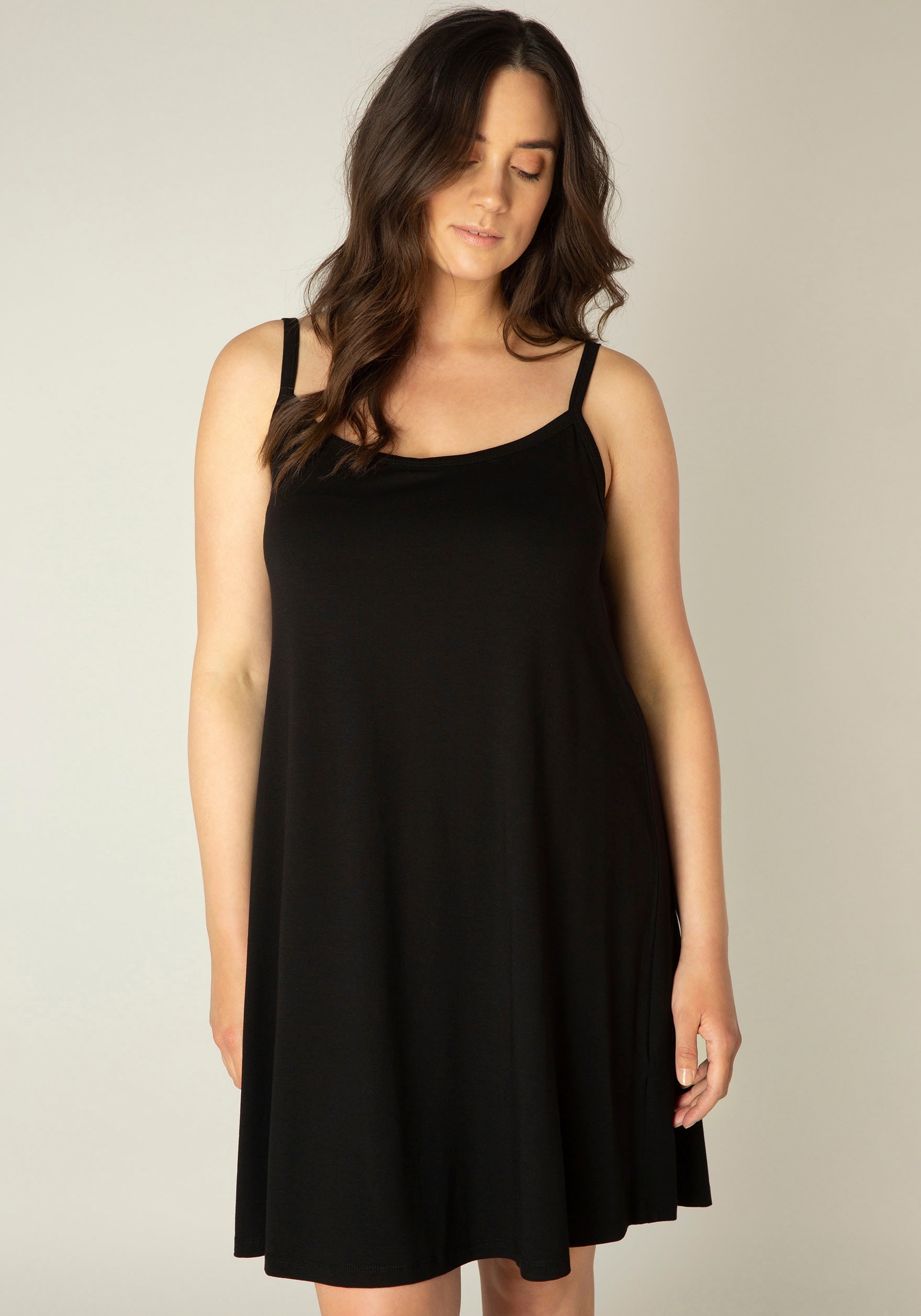 Base Level Curvy Trägerkleid »Alissa«, Verstellbare Träger Base Level Curvy Trägerkleid »Alissa«, Verstellbare Träger von Base Level Curvy