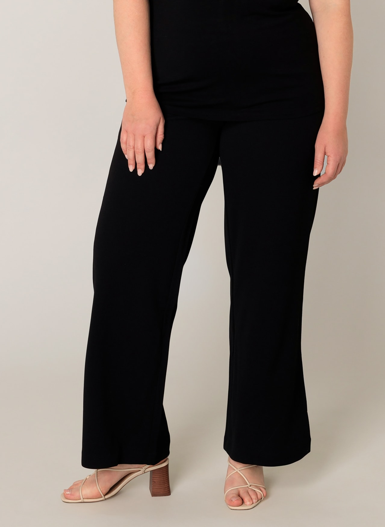 Base Level Curvy Treggings »Arah«, mit elastischem Bund Base Level Curvy Treggings »Arah«, mit elastischem Bund von Base Level Curvy