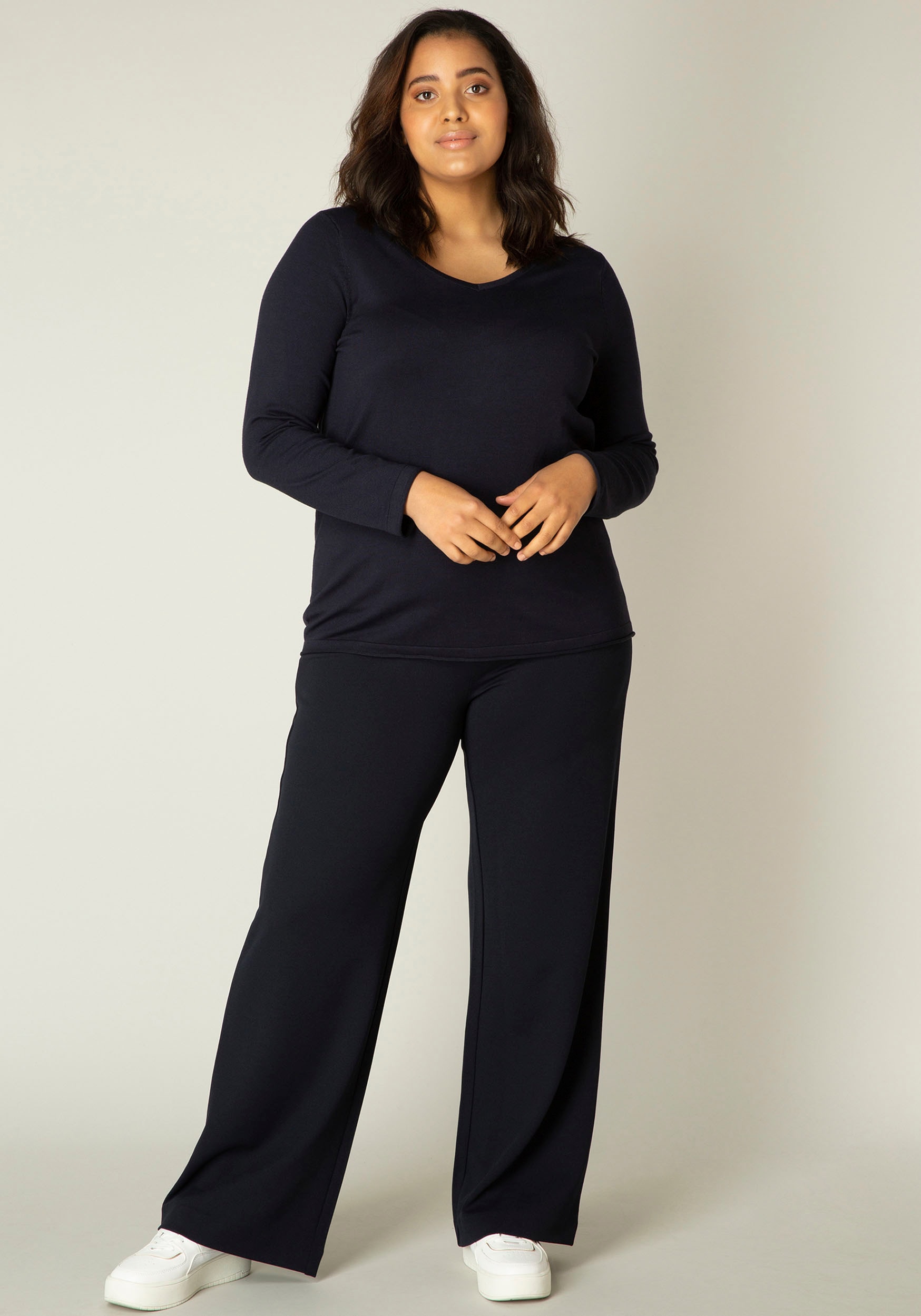 Base Level Curvy V-Ausschnitt-Pullover, mit V-Ausschnitt von Base Level Curvy