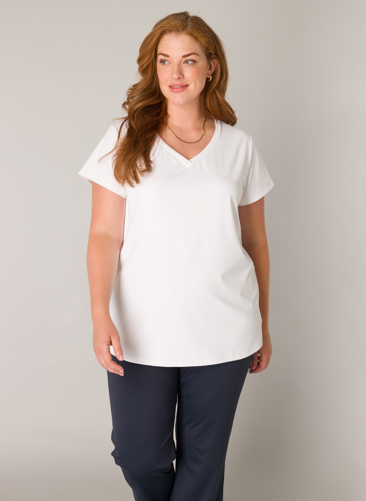 Base Level Curvy V-Shirt »Lilly«, mit Stretch Base Level Curvy V-Shirt »Lilly«, mit Stretch von Base Level Curvy