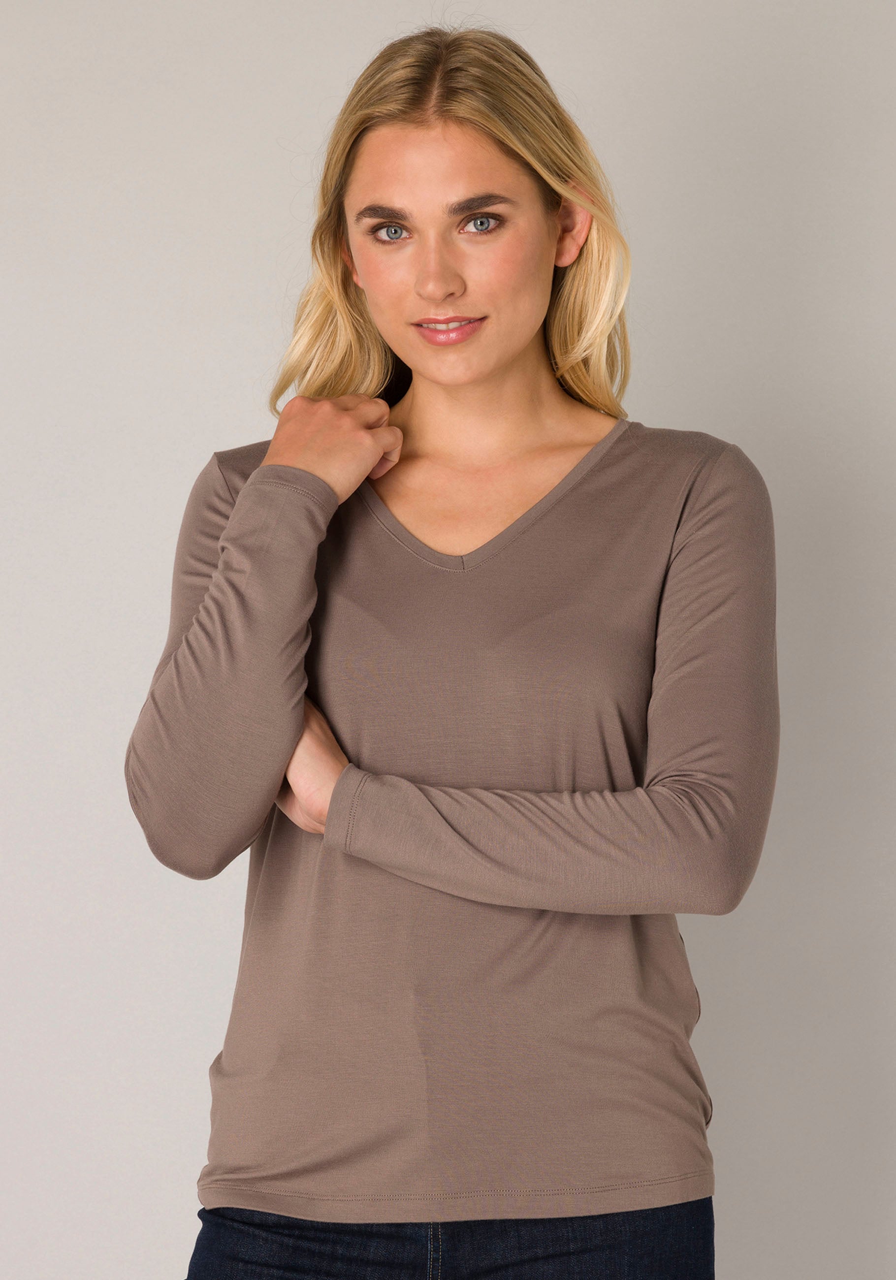 Base Level Langarmshirt, mit V-Ausschnitt Base Level Langarmshirt, mit V-Ausschnitt von Base Level