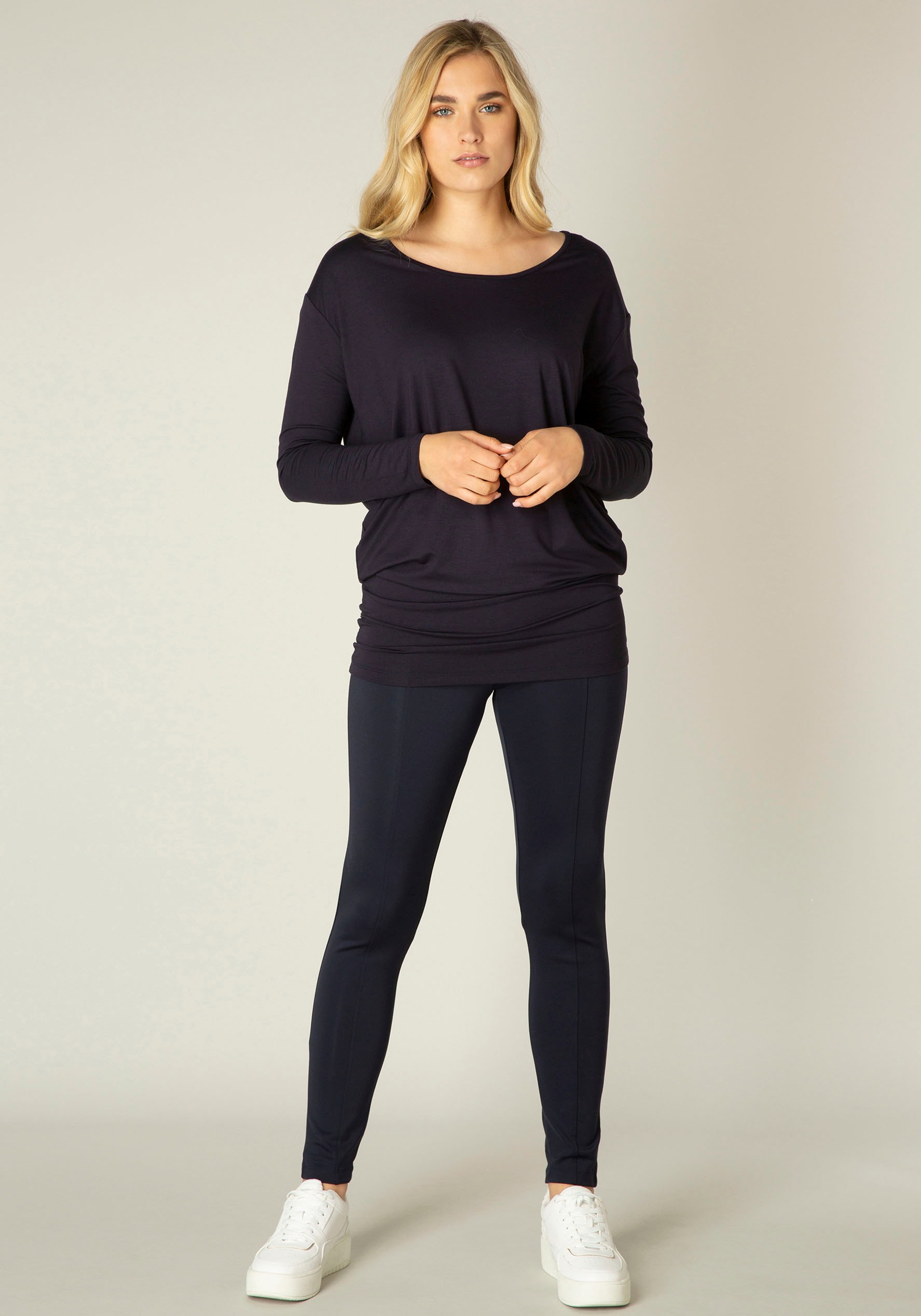 Base Level Langarmshirt »Yolanda«, Weiter Schnitt mir formgebendem Einsatz in der Hüfte Base Level Langarmshirt »Yolanda«, Weiter Schnitt mir formgebendem Einsatz in der Hüfte von Base Level
