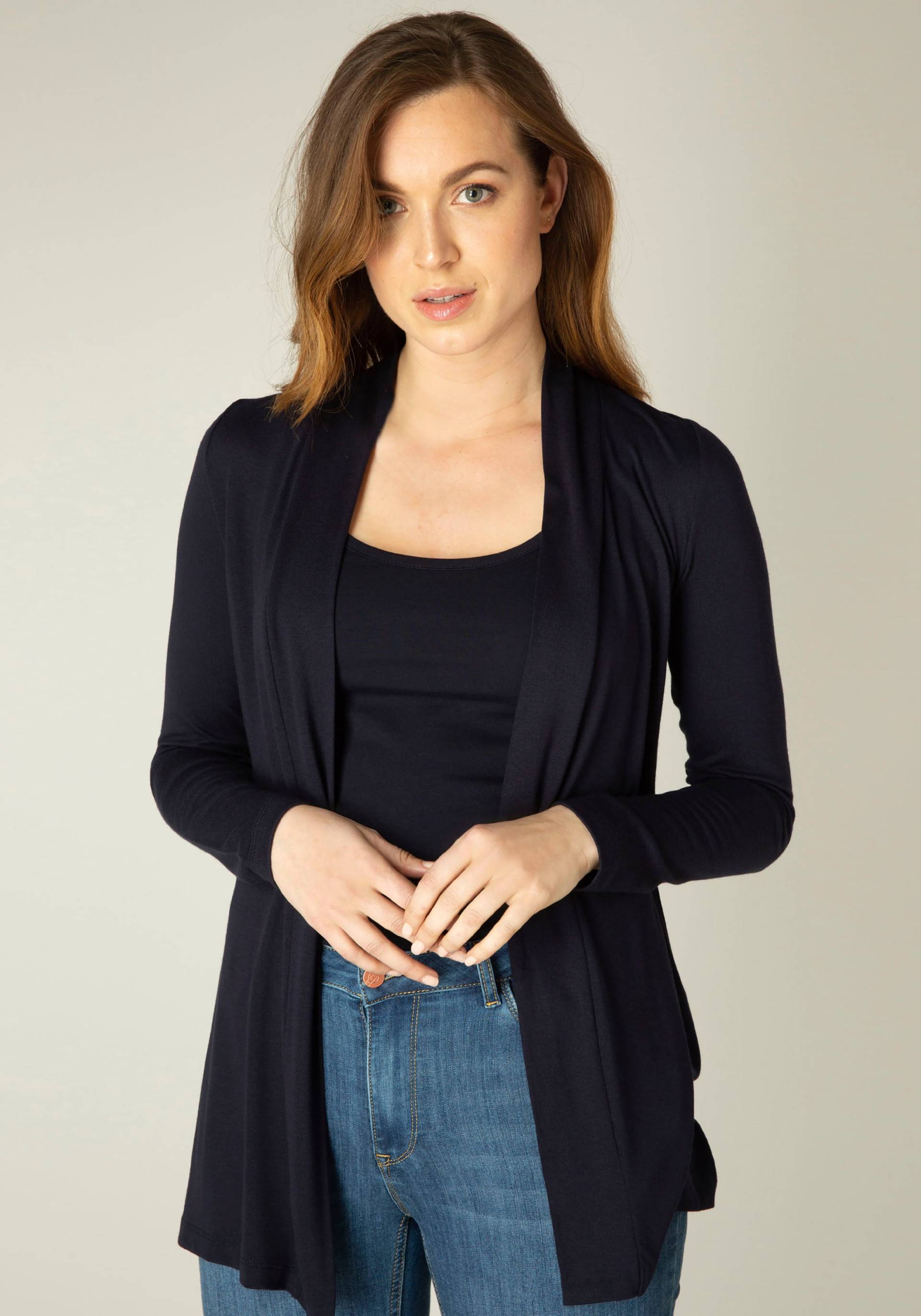 Base Level Strickjacke »Yayla«, In elastischem Feinstrick Base Level Strickjacke »Yayla«, In elastischem Feinstrick von Base Level