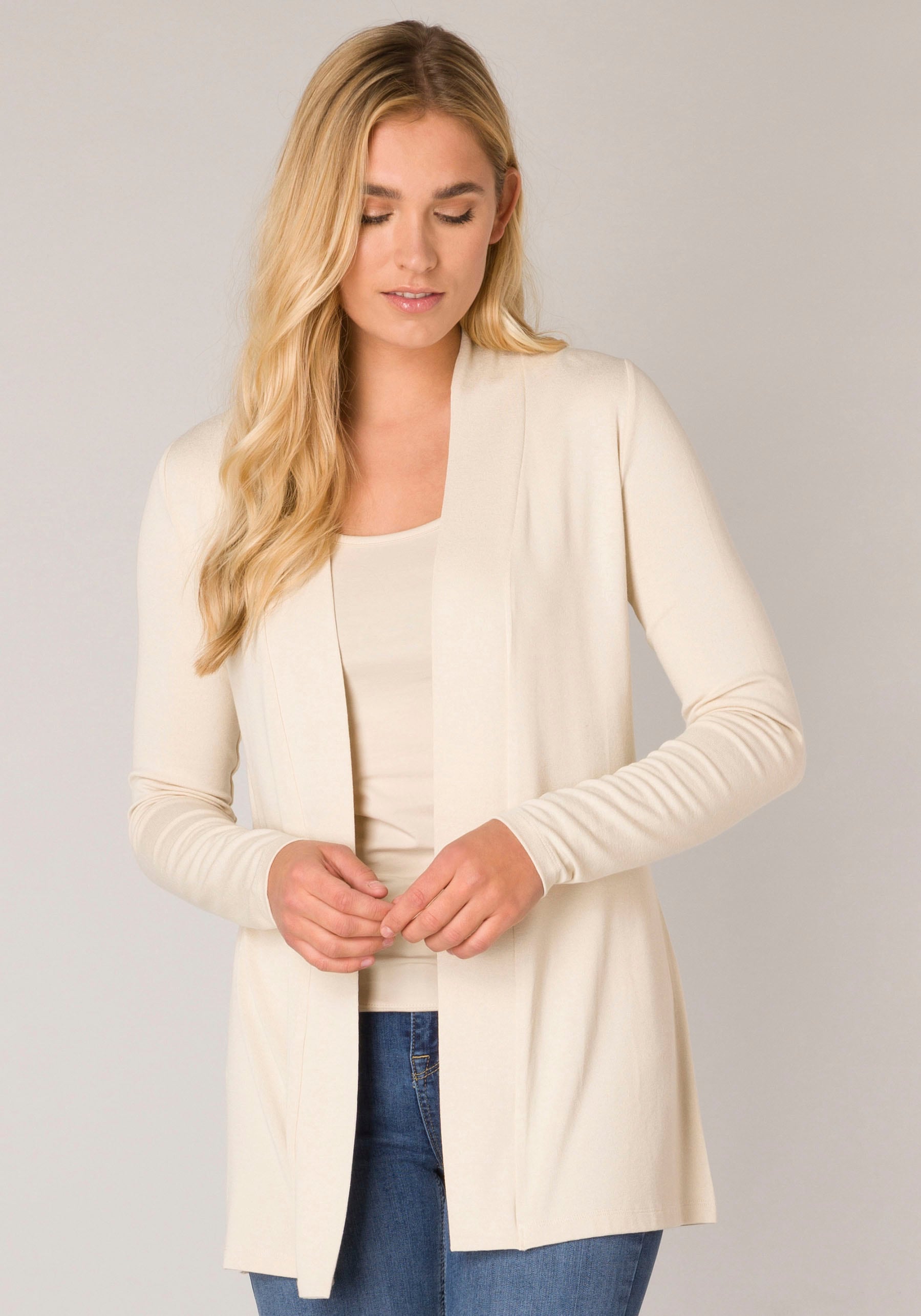 Base Level Strickjacke »Yayla«, In elastischem Feinstrick Base Level Strickjacke »Yayla«, In elastischem Feinstrick von Base Level