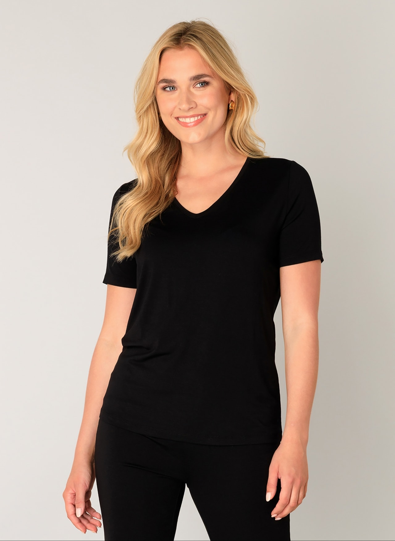 Base Level T-Shirt »Yanic«, mit V-Ausschnitt Base Level T-Shirt »Yanic«, mit V-Ausschnitt von Base Level
