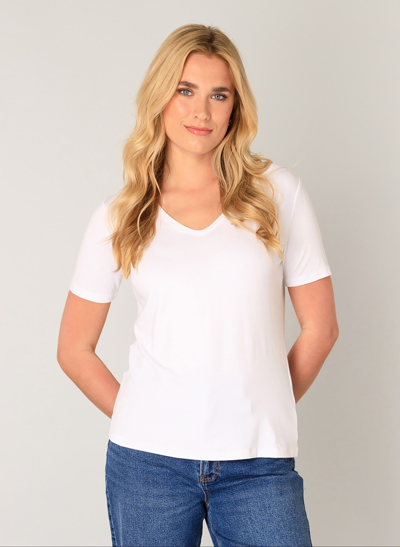 Base Level T-Shirt »Yanic«, mit V-Ausschnitt Base Level T-Shirt »Yanic«, mit V-Ausschnitt von Base Level