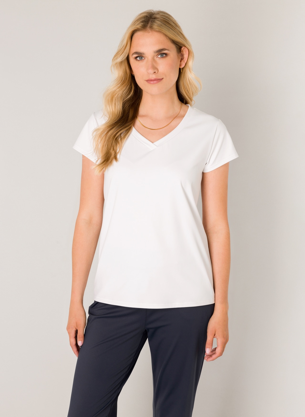 Base Level T-Shirt »Tilly«, mit V-Ausschnitt Base Level T-Shirt »Tilly«, mit V-Ausschnitt von Base Level