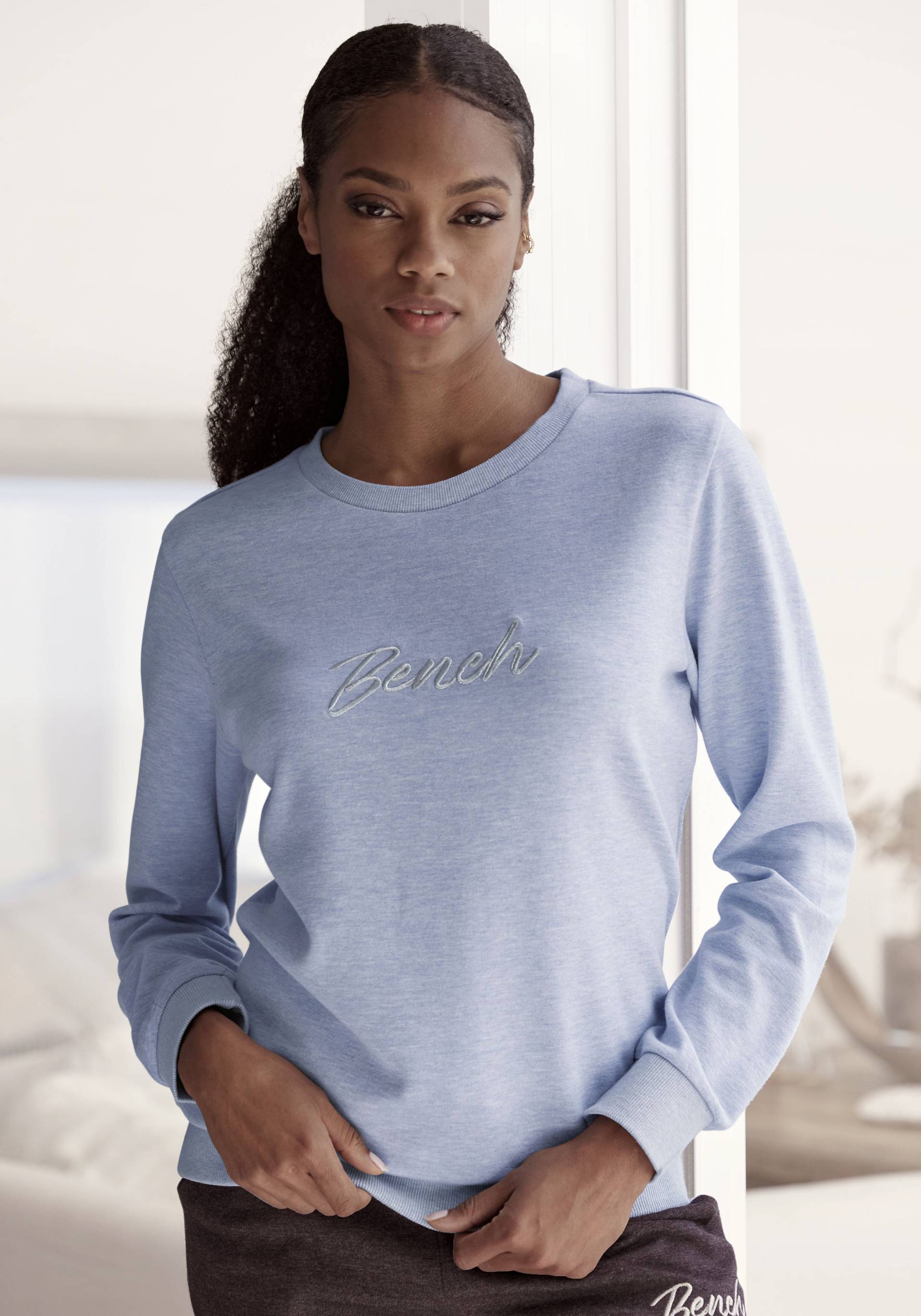Bench. Loungewear Sweatshirt, mit glänzender Logostickerei, Loungewear Bench. Loungewear Sweatshirt, mit glänzender Logostickerei, Loungewear von Bench. Loungewear