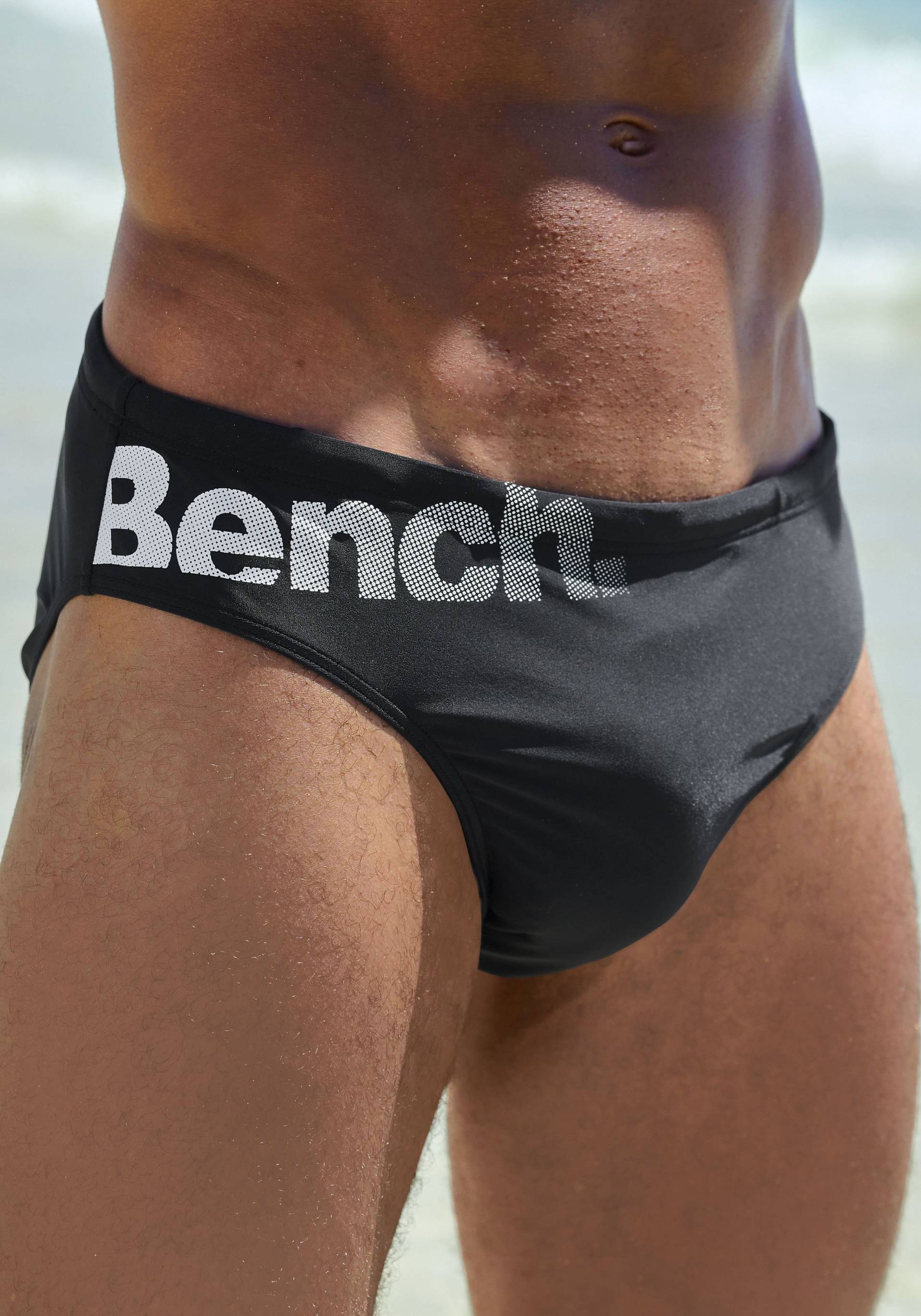 Bench. Badeslip, mit Bench-Schriftzug Bench. Badeslip, mit Bench-Schriftzug von Bench.