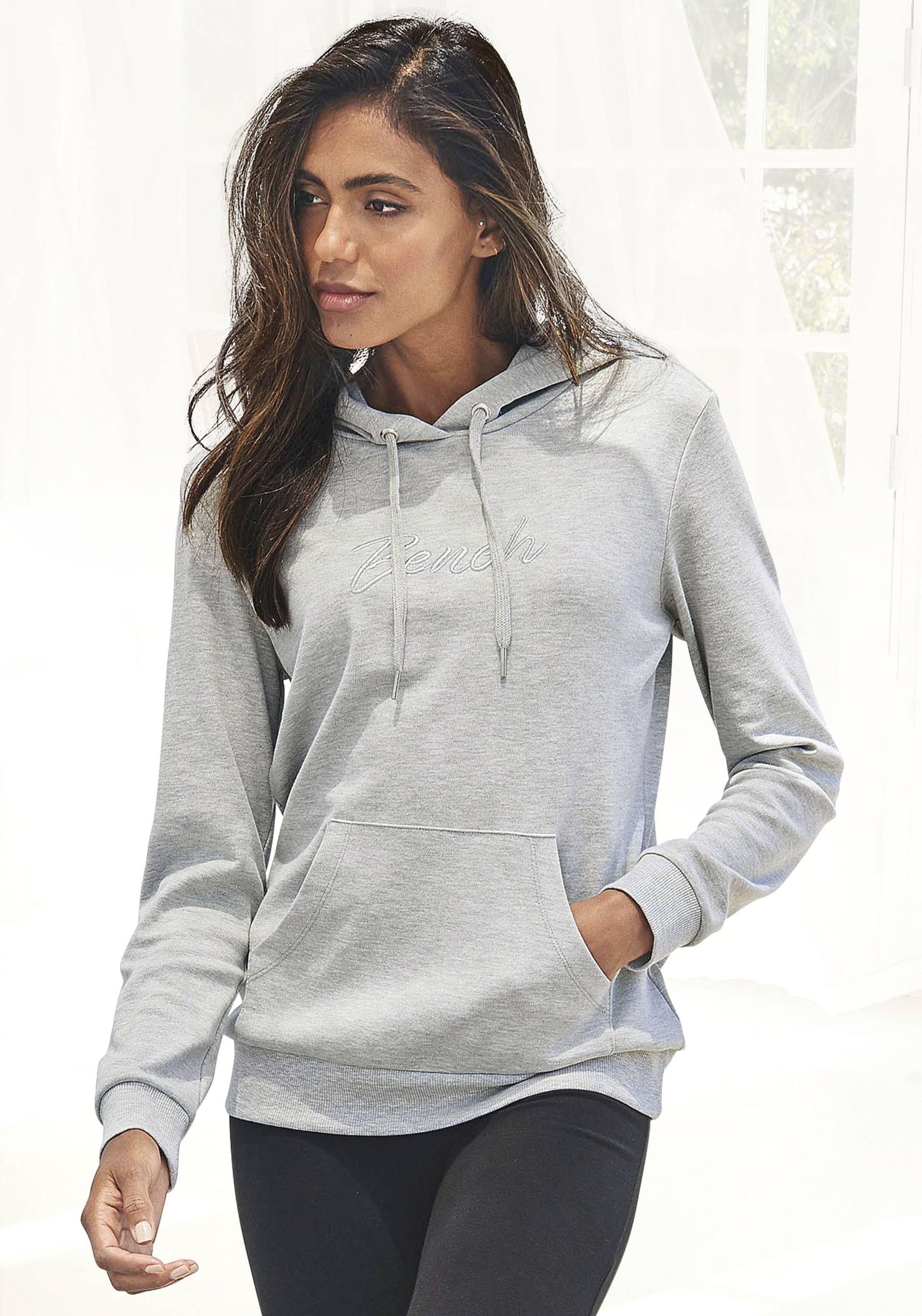 Bench. Loungewear Kapuzensweatshirt, mit glänzender Logostickerei, Loungeanzug, Hoodie Bench. Loungewear Kapuzensweatshirt, mit glänzender Logostickerei, Loungeanzug, Hoodie von Bench. Loungewear