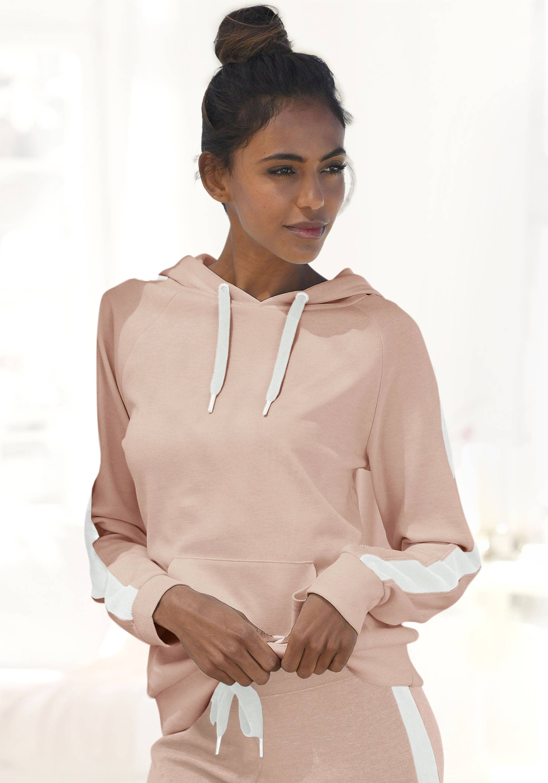 Bench. Loungewear Kapuzensweatshirt von Bench. Loungewear