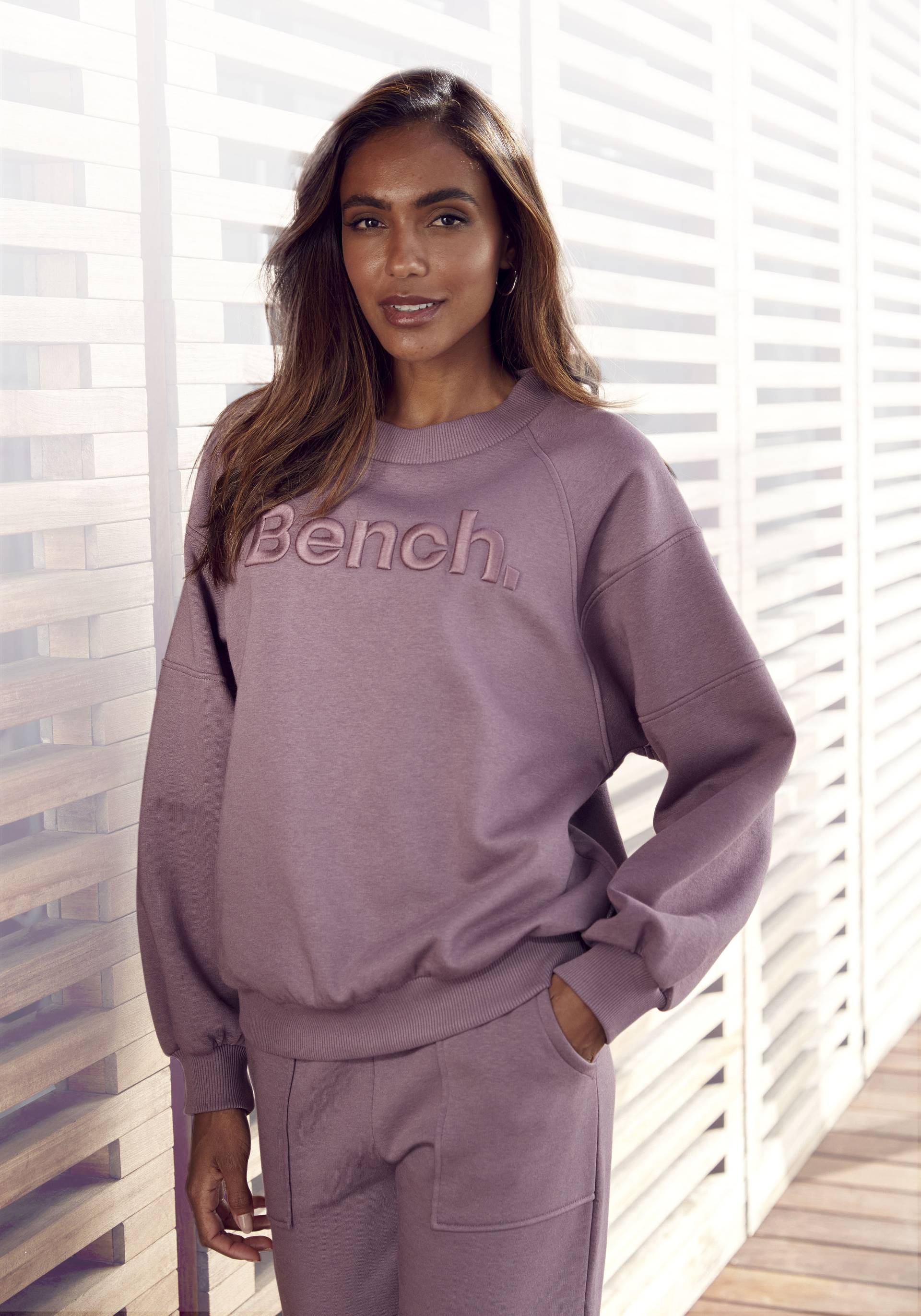 Bench. Sweatshirt, mit 3D Logostickerei, Loungeanzug Bench. Sweatshirt, mit 3D Logostickerei, Loungeanzug von Bench.