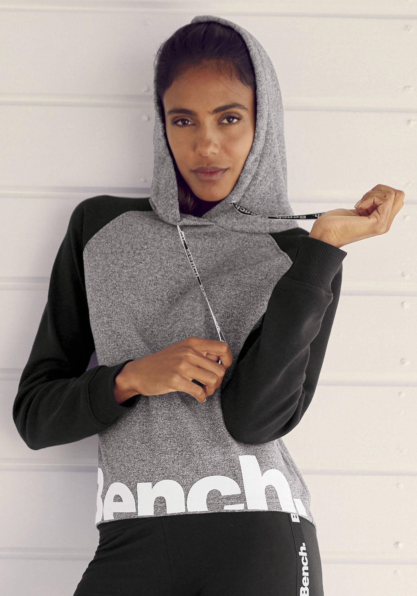 Bench. Loungewear Kapuzensweatshirt von Bench. Loungewear