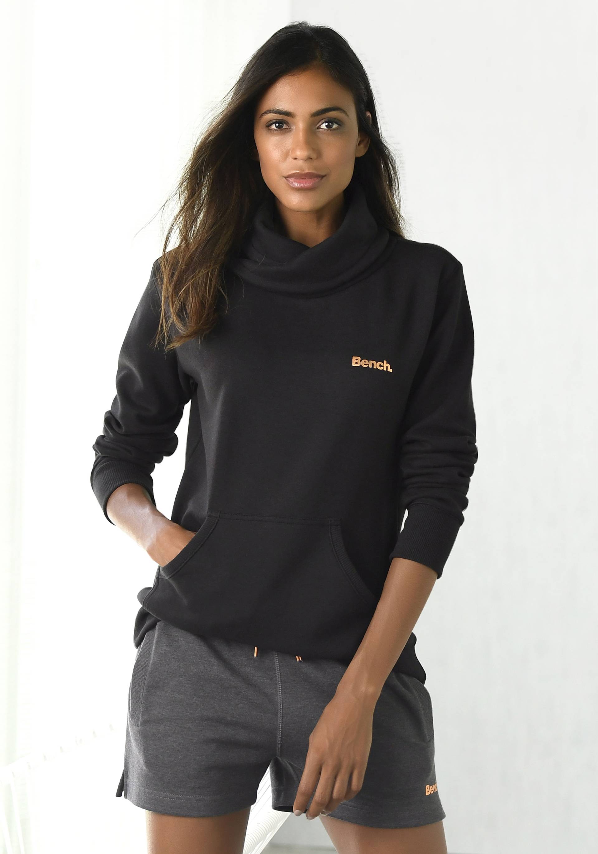 Bench. Loungewear Longsweatshirt, mit Stehkragen in Layeroptik und Kängurutasche, Loungewear Bench. Loungewear Longsweatshirt, mit Stehkragen in Layeroptik und Kängurutasche, Loungewear von Bench. Loungewear