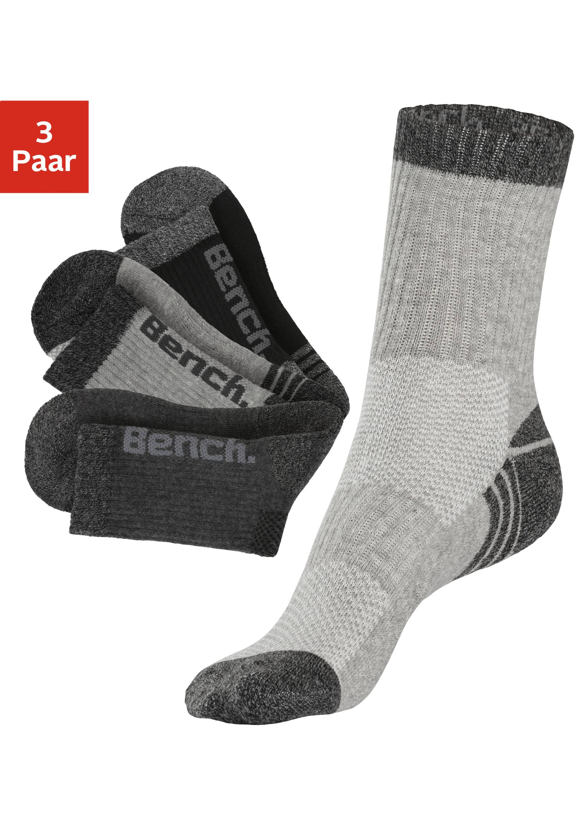 Bench. Tennissocken, (3 Paar), mit Pikeestruktur und Mittelfussgummi von Bench.