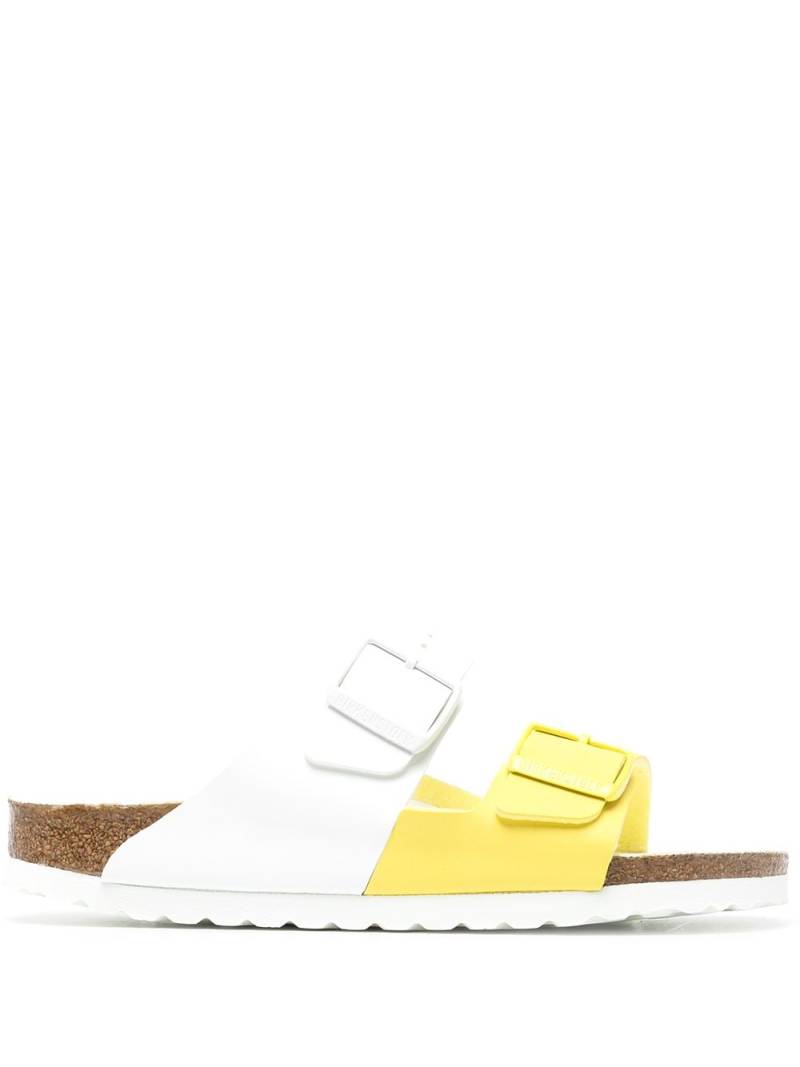 Birkenstock logo buckle sandals - White von Birkenstock