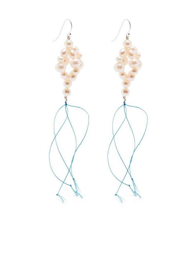 Bleue Burnham sterling silver pearl drop earrings - Pink von Bleue Burnham