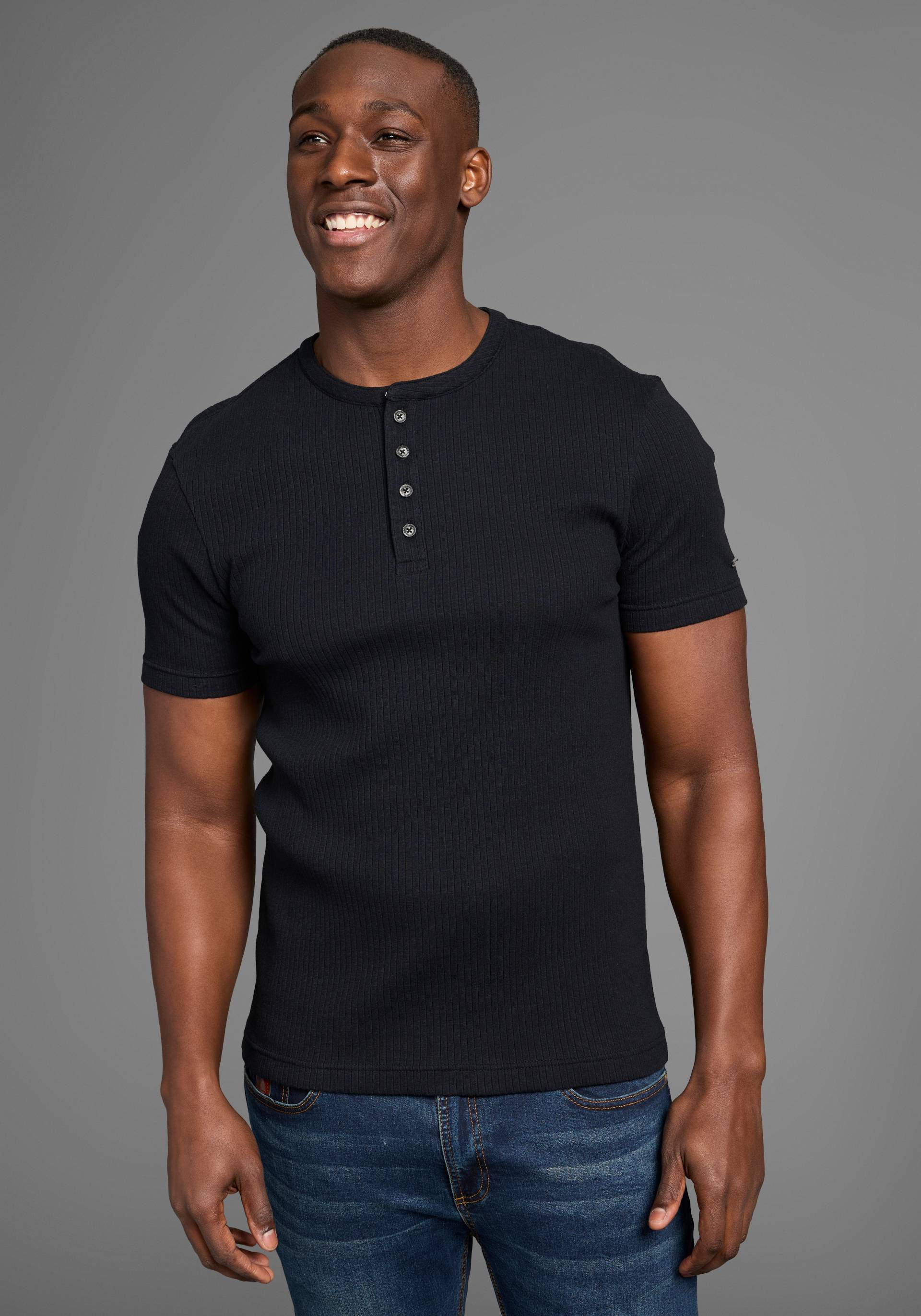 Bruno Banani Henleyshirt, in elastischer Rippenqualität Bruno Banani Henleyshirt, in elastischer Rippenqualität von Bruno Banani