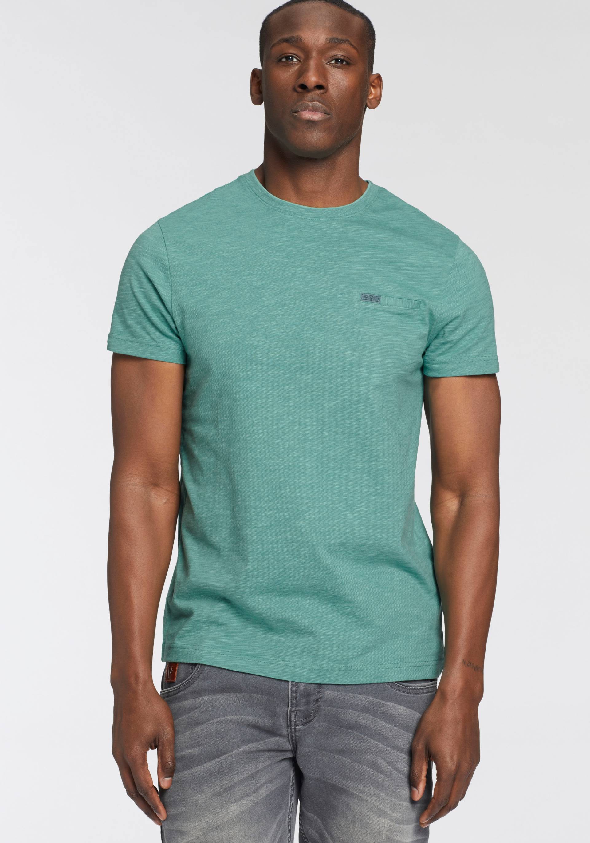 Bruno Banani T-Shirt, Mit Doppelkragen und Zierbrusttasche Bruno Banani T-Shirt, Mit Doppelkragen und Zierbrusttasche von Bruno Banani