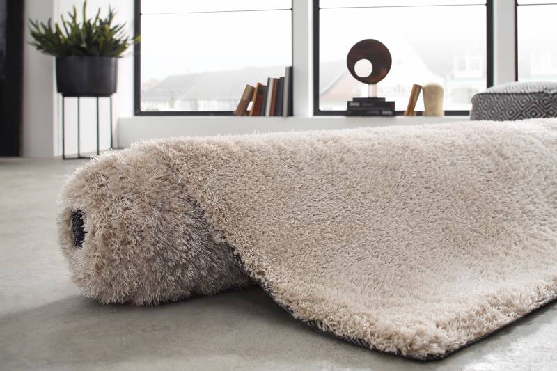 Bruno Banani Teppich »Dana Teppich, besonders weich und kuschelig, Kundenliebling«, rechteckig, 30 mm Höhe, uni, Mikrofaser Teppiche, Wohnzimmer, Schlafzimmer, Esszimmer von Bruno Banani