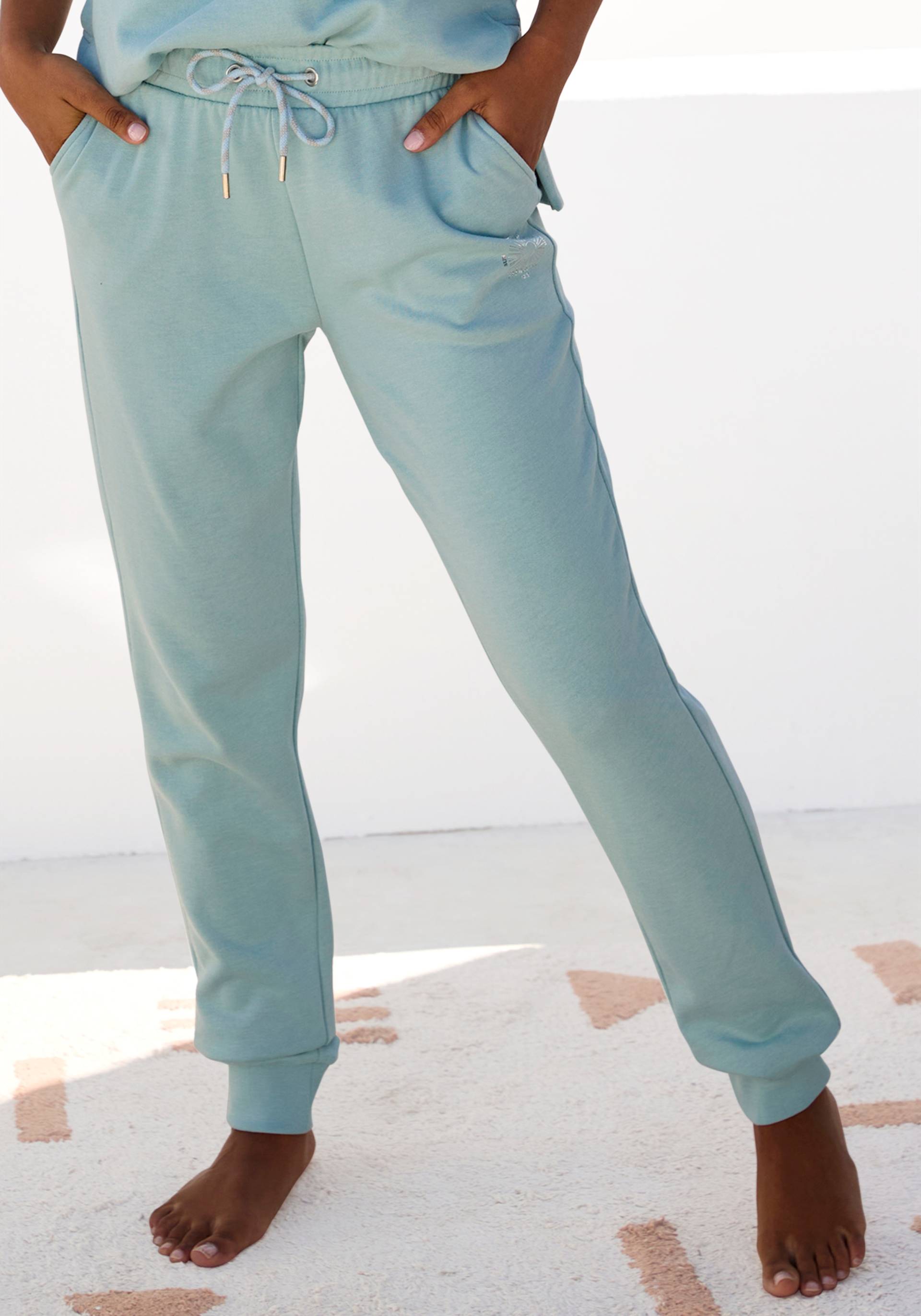 Buffalo Sweathose, Loungehose mit seitlichen Taschen und kleinem Druck, Loungewear Buffalo Sweathose, Loungehose mit seitlichen Taschen und kleinem Druck, Loungewear von Buffalo