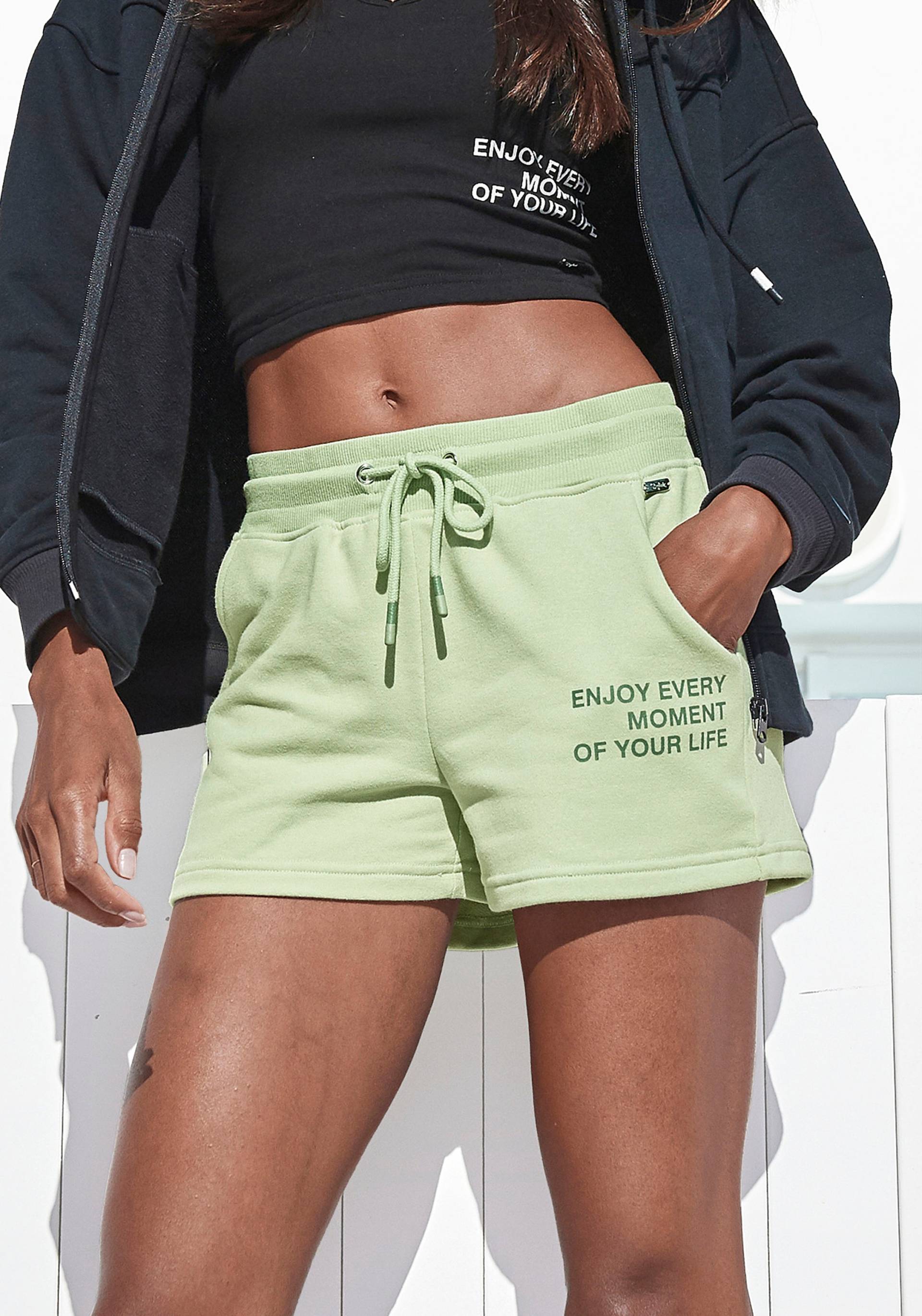 Buffalo Sweatshorts »-kurze Hose« von Buffalo