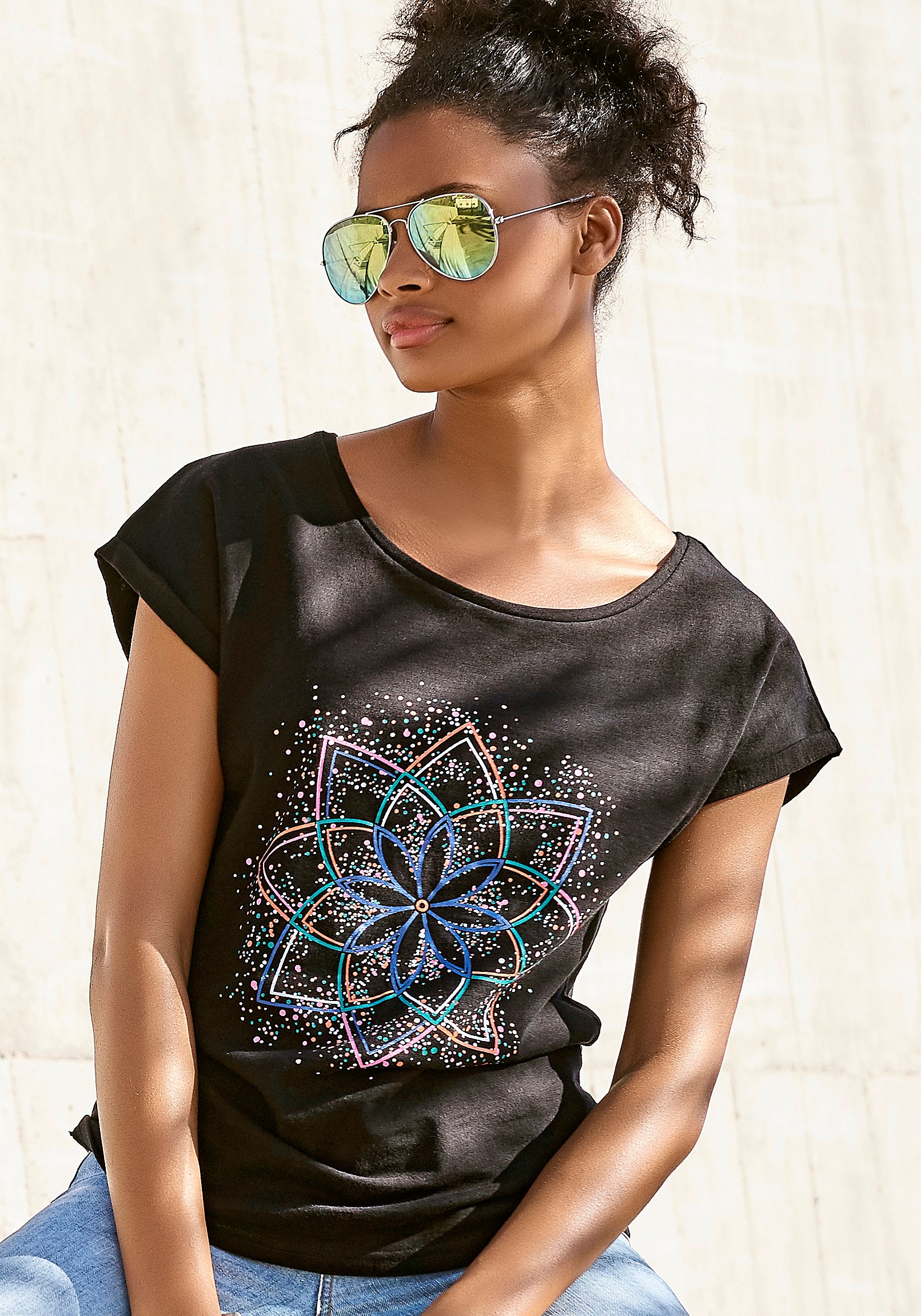 Buffalo T-Shirt »mit modischem Frontdruck«, aus weicher Baumwoll-Qualität Buffalo T-Shirt »mit modischem Frontdruck«, aus weicher Baumwoll-Qualität von Buffalo
