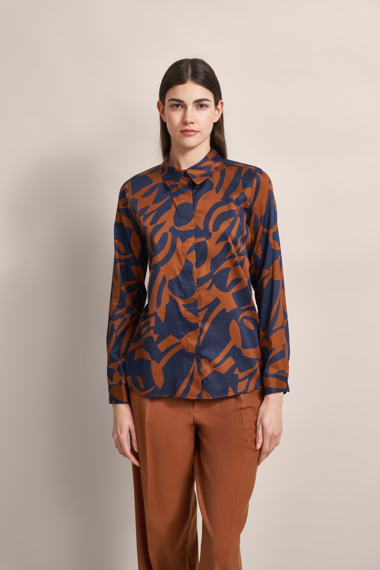 bugatti Langarmbluse, mit grafischem Print bugatti Langarmbluse, mit grafischem Print von Bugatti