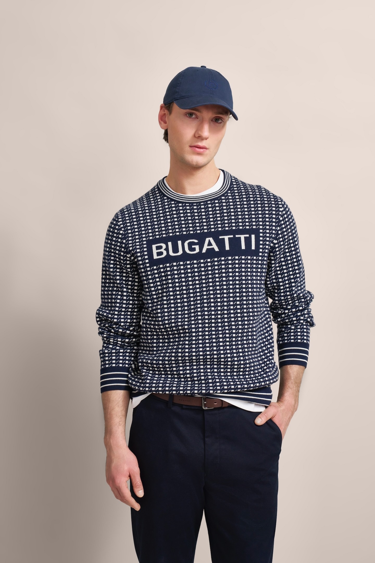 bugatti Strickpullover, mit präsentem Logo-Print bugatti Strickpullover, mit präsentem Logo-Print von Bugatti