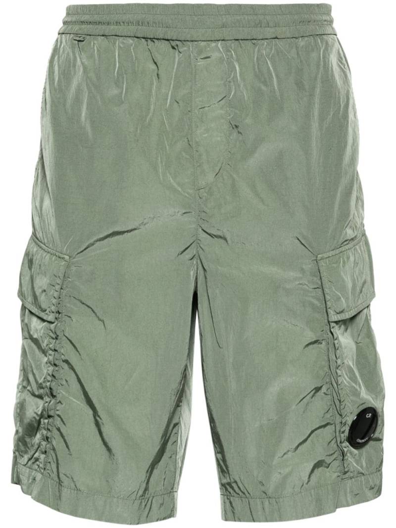C.P. Company Lens-detail cargo shorts - Green von C.P. Company