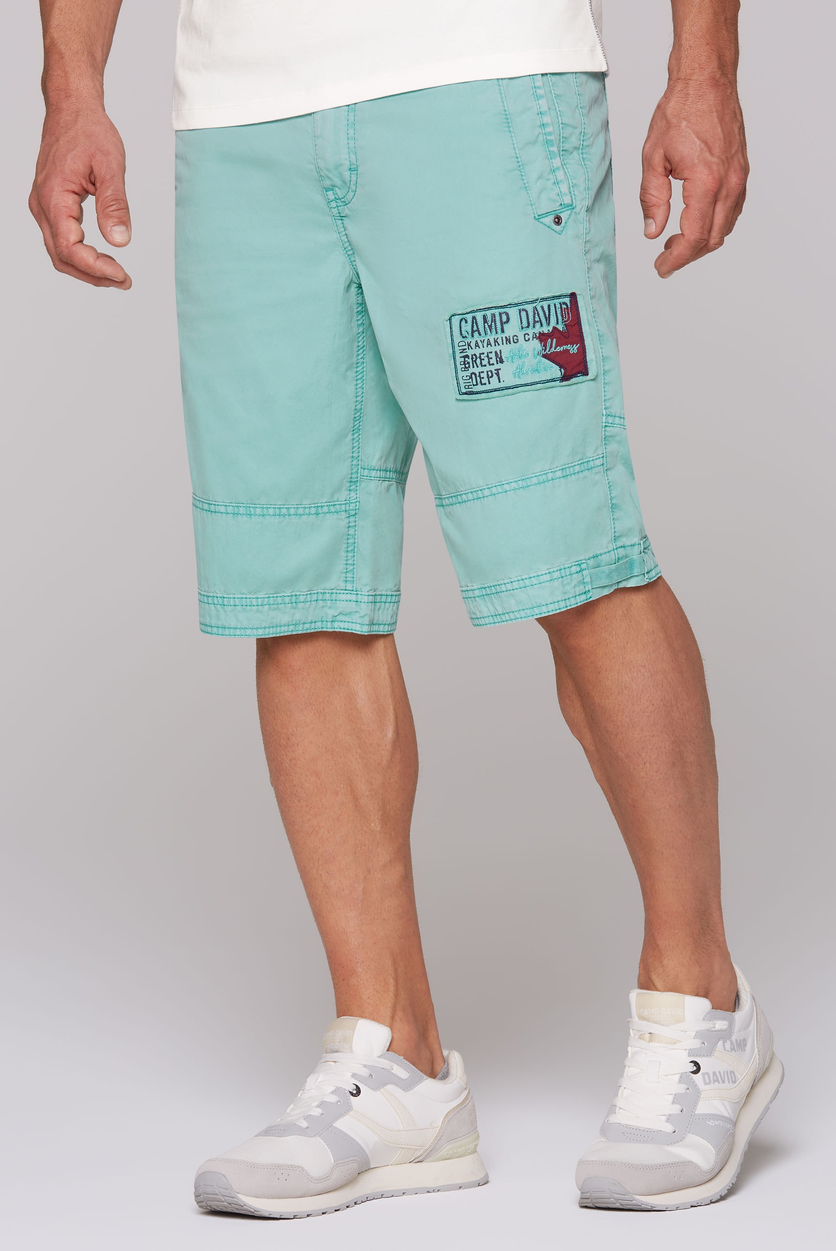 CAMP DAVID Bermudas, mit grossem Logo-Aufnäher von CAMP DAVID