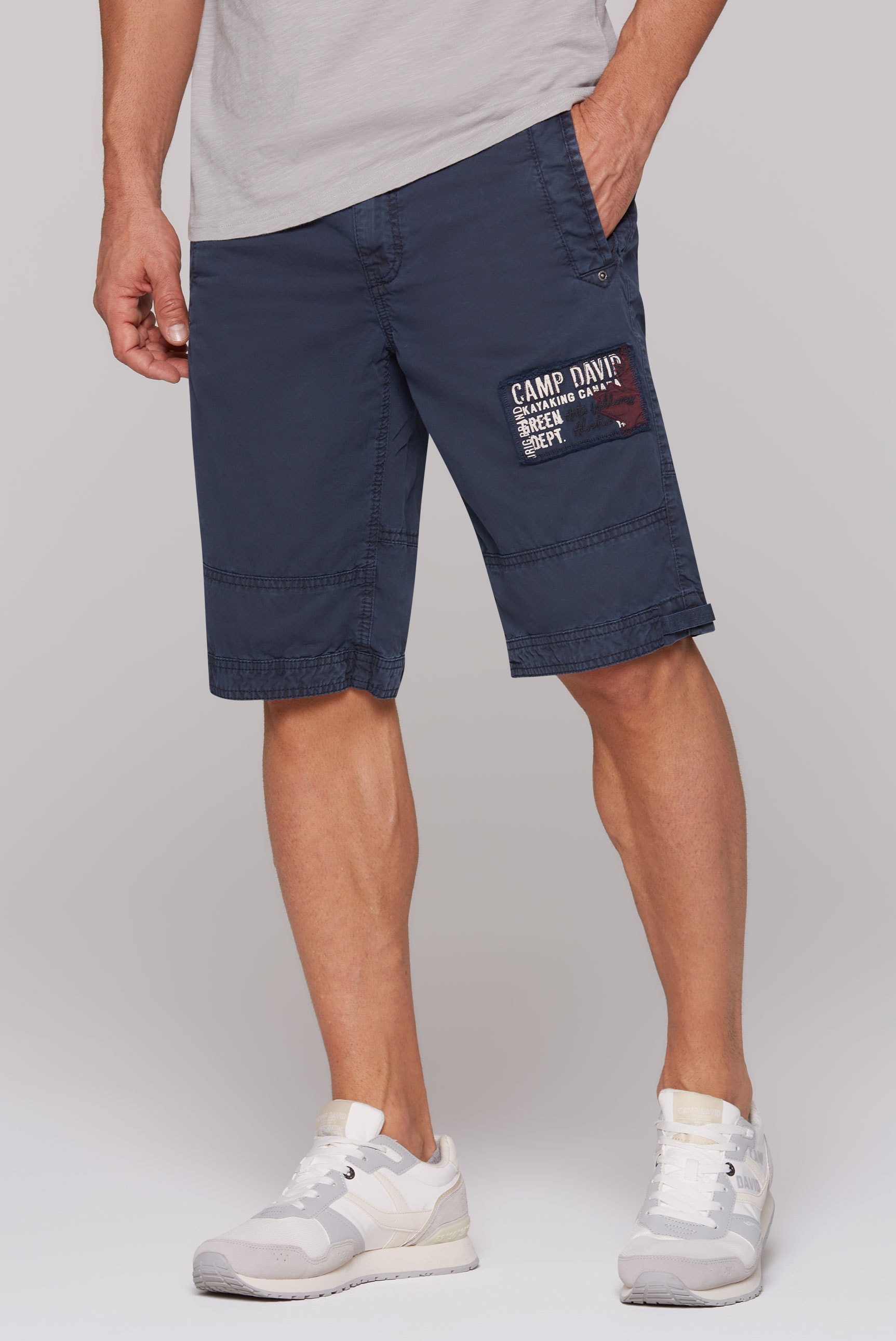 CAMP DAVID Bermudas, mit grossem Logo-Aufnäher von CAMP DAVID