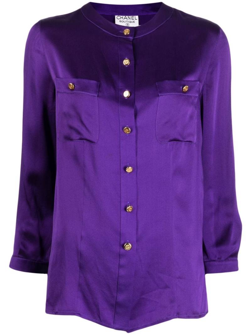 CHANEL Pre-Owned 1990-2000 logo-buttons collarless silk shirt - Purple von CHANEL Pre-Owned