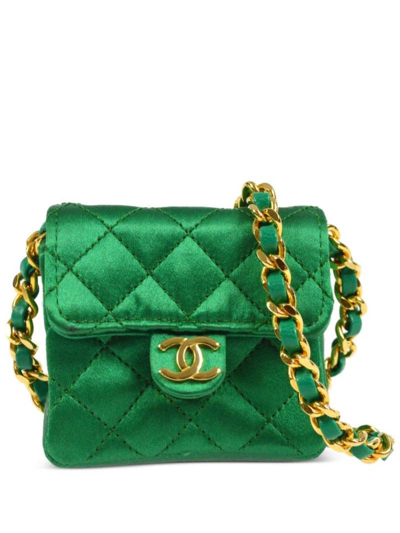 CHANEL Pre-Owned 1990 mini Classic Flap satin shoulder bag - Green von CHANEL Pre-Owned