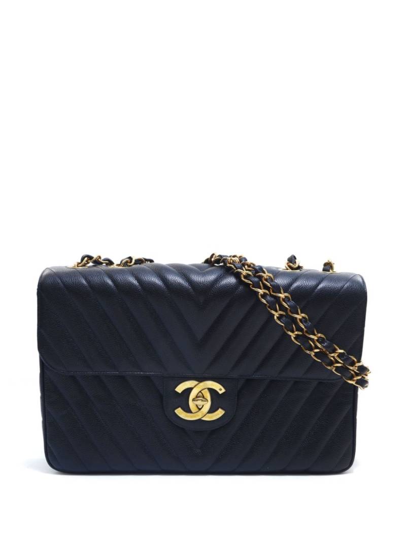 CHANEL Pre-Owned 1992 chevron-quilted shoulder bag - Black von CHANEL Pre-Owned