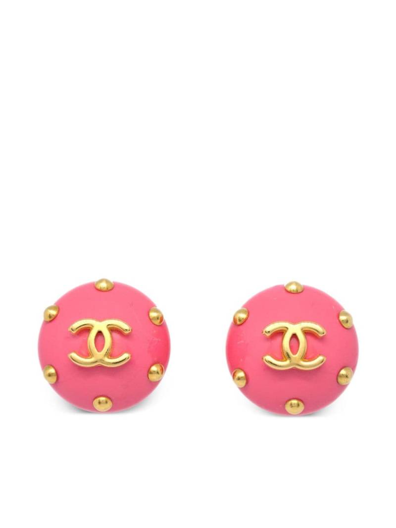 CHANEL Pre-Owned 1996 CC button clip-on earrings - Pink von CHANEL Pre-Owned