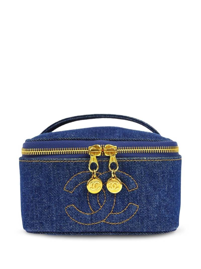 CHANEL Pre-Owned 1997 CC denim vanity bag - Blue von CHANEL Pre-Owned