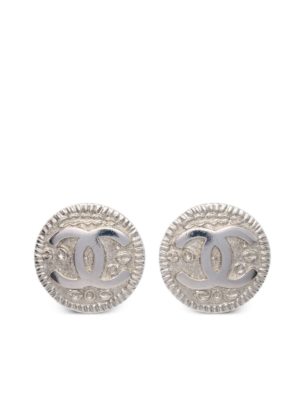 CHANEL Pre-Owned 1997 silver-plated CC button clip-on earrings von CHANEL Pre-Owned