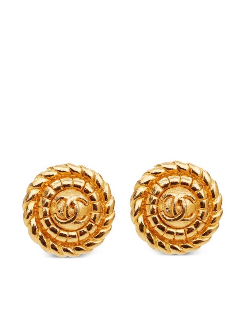 CHANEL Pre-Owned 2000 CC clip-on earrings - Gold von CHANEL Pre-Owned