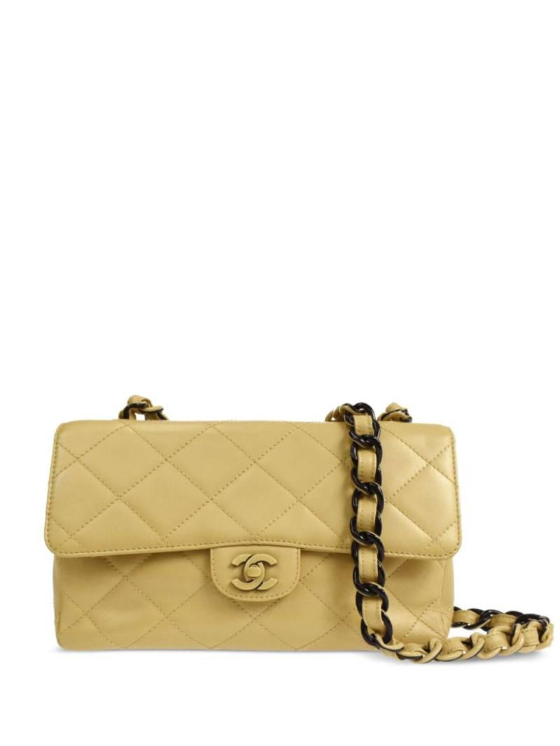 CHANEL Pre-Owned 2000 Classic Flap shoulder bag - Yellow von CHANEL Pre-Owned