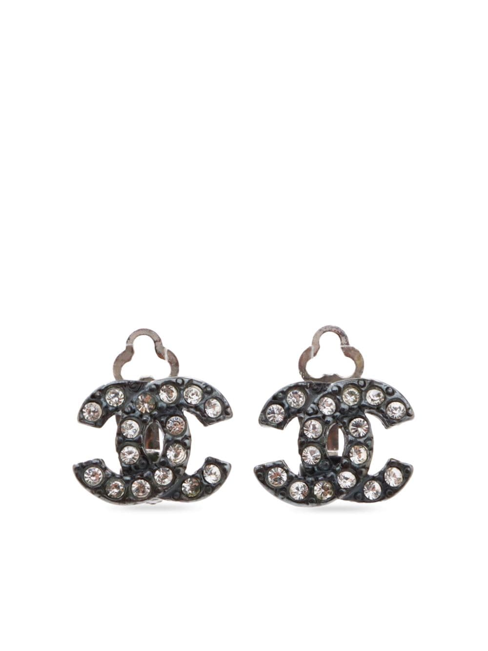 CHANEL Pre-Owned 2004 CC clip-on earrings - Grey von CHANEL Pre-Owned