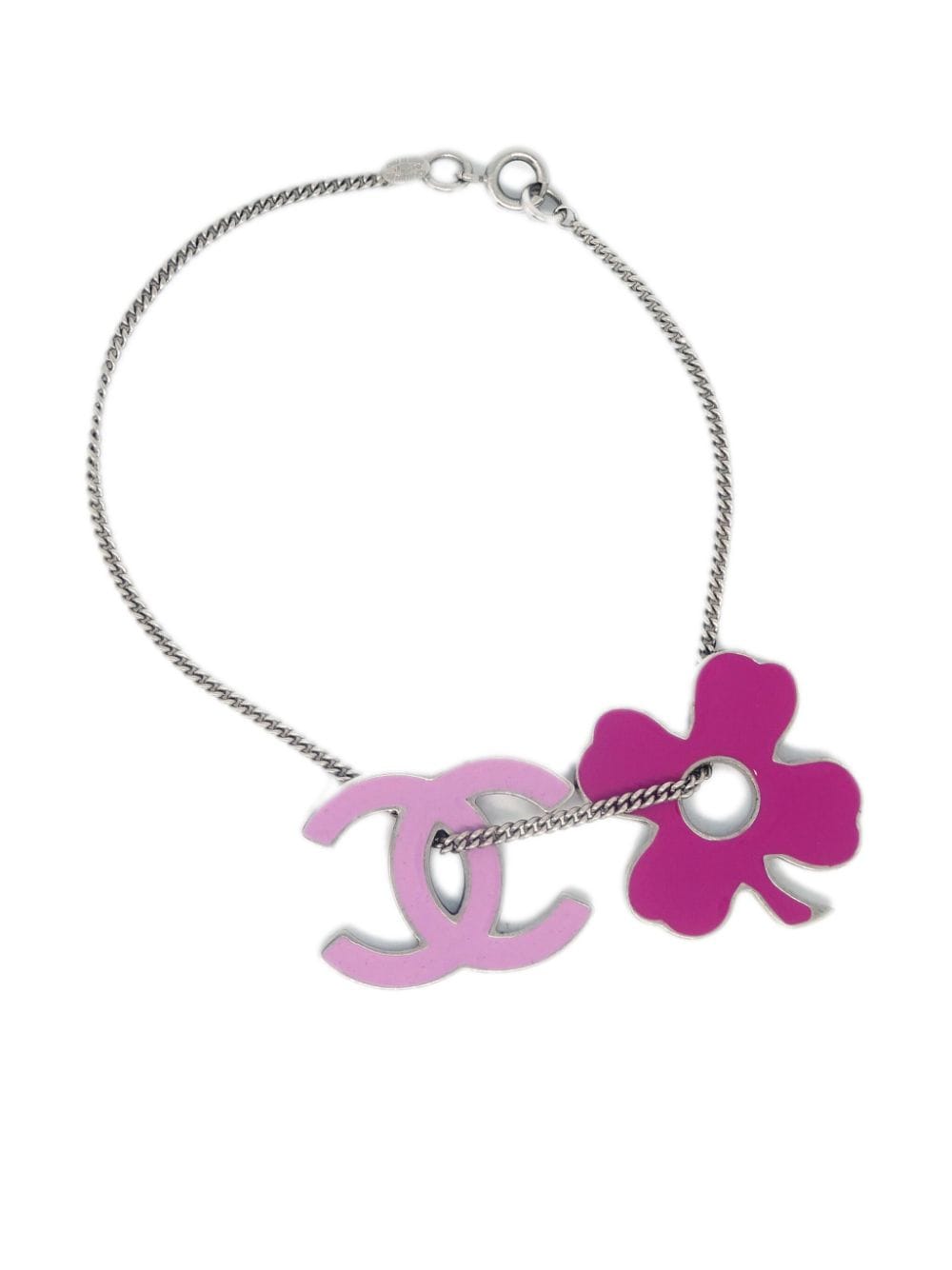 CHANEL Pre-Owned 2004 silver plated Clover CC charm bracelet von CHANEL Pre-Owned