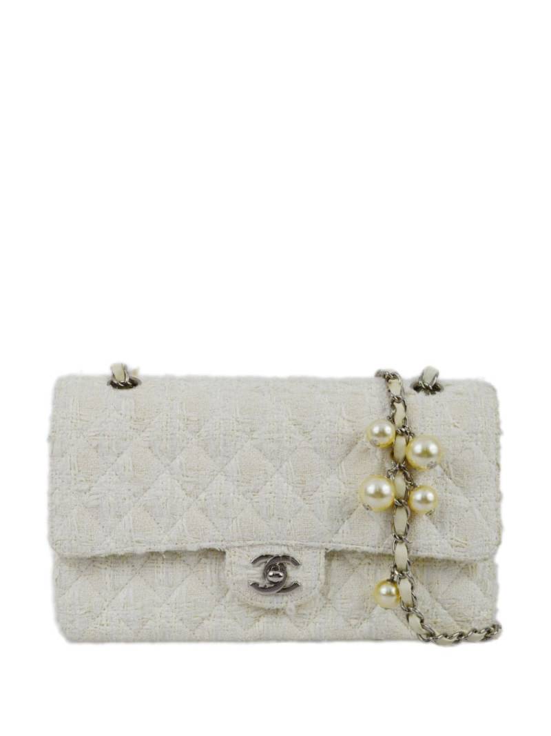 CHANEL Pre-Owned 2005 medium Double Flap shoulder bag - White von CHANEL Pre-Owned